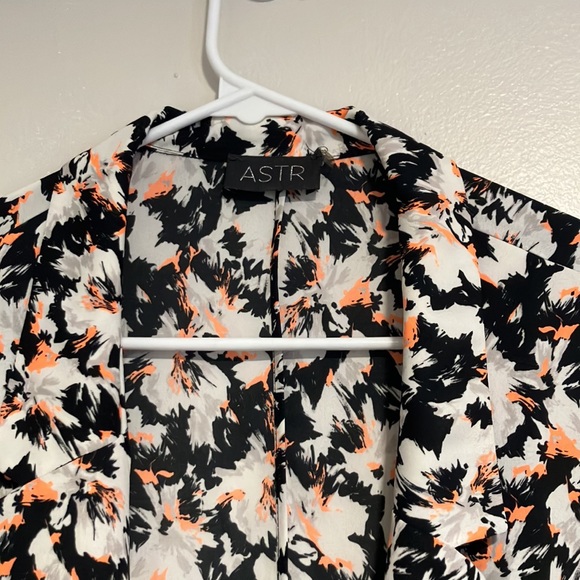 ASTR The Label Open Front Blazer Large - Picture 2 of 9